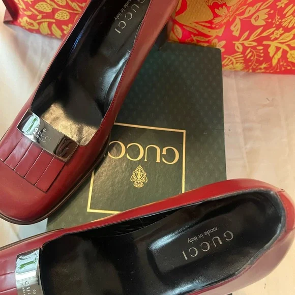 Gucci Women's Burgundy Leather Loafers with Silver Accent - Picture 6 of 12